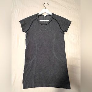 Lululemon Swiftly Tech Short Sleeve Crew
True Navy / White